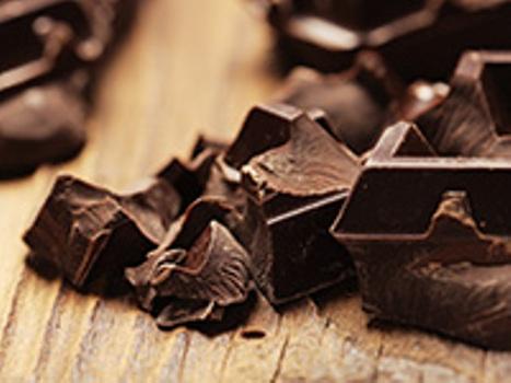 Schwarze Schokolade hilft gegen Stress