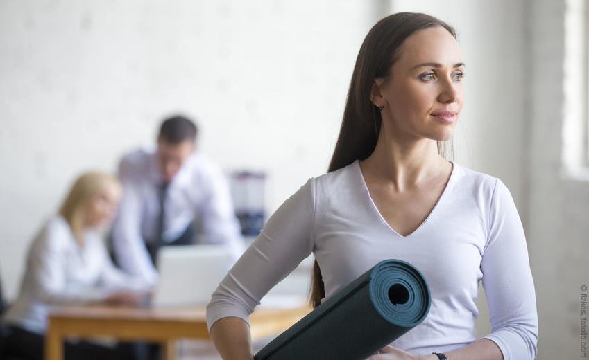 Gymnastik am Schreibtisch – Übungen für mehr Bewegung im Büro