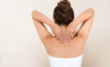 Flexible Wirbelsäule – Wenn uns die Rückenschmerzen in die Knie zwingen